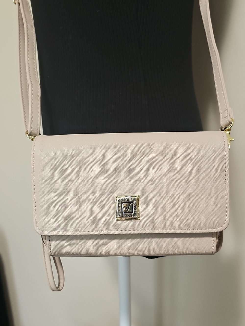 Stone Mountain Accessories Light Tan Crossbody Bag with Gold Accent